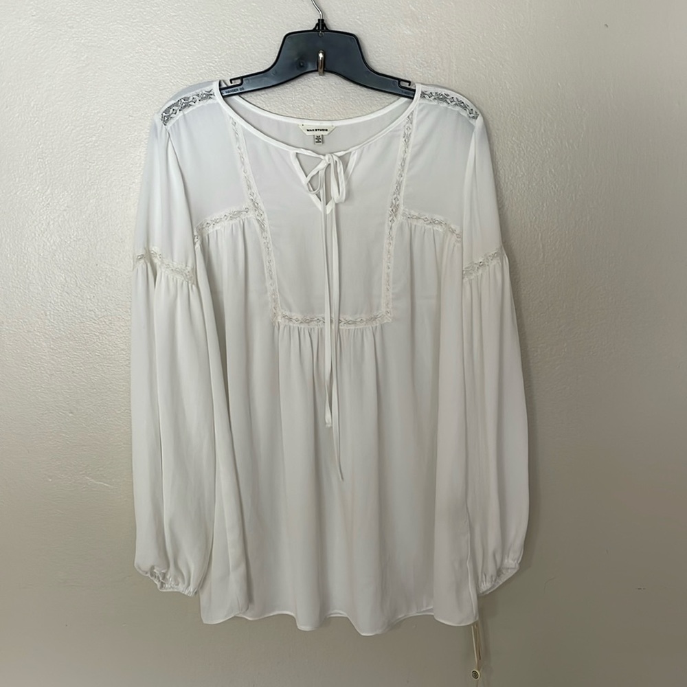 NWT Max Studio Sheer With Lace Top. Medium
